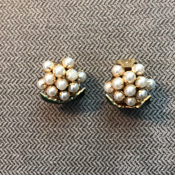 Sandor Pearl Fruit Brooch With Matching Grape Cluster Clip On Vintage Earrings - Picture 9 of 13